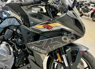 SUZUKI GSX-8R