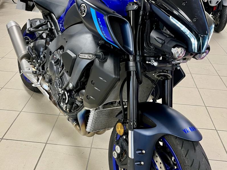 YAMAHA MT-10