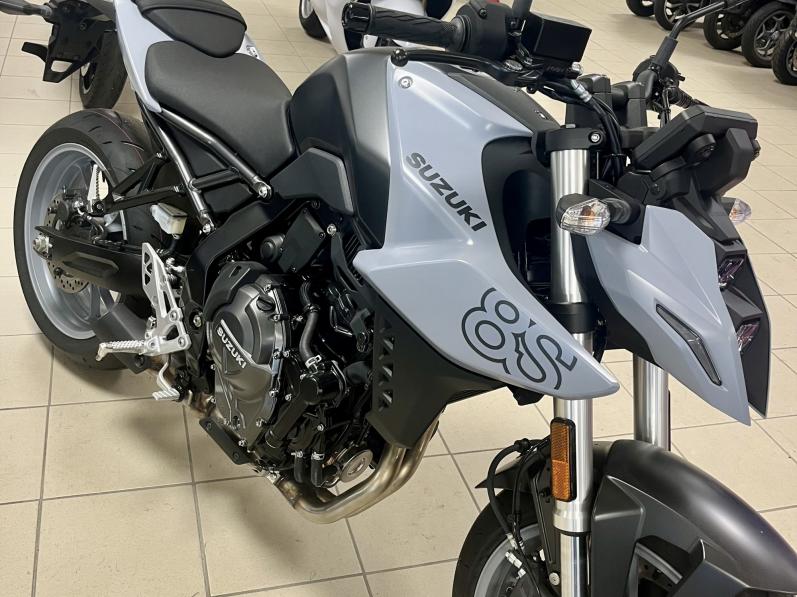 SUZUKI GSX-8S A2